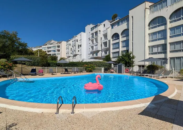 Residence Avec Piscine Face Au Port 200M Plage La Rochelle 